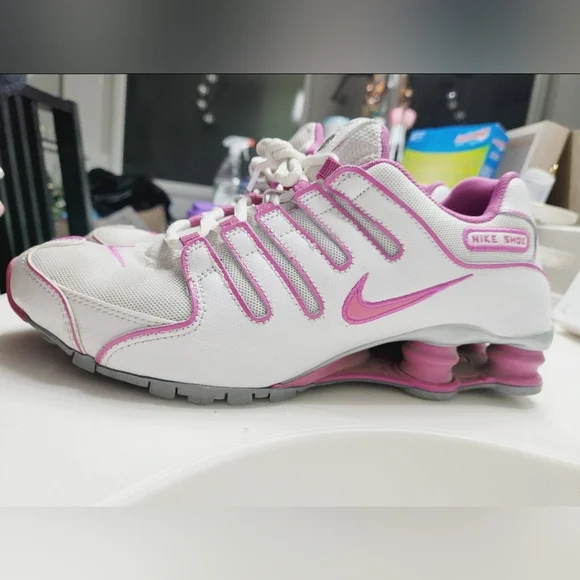 Womens Nike Shox Sneakers Pink & White Athletic Shoes - Picture 5 of 12